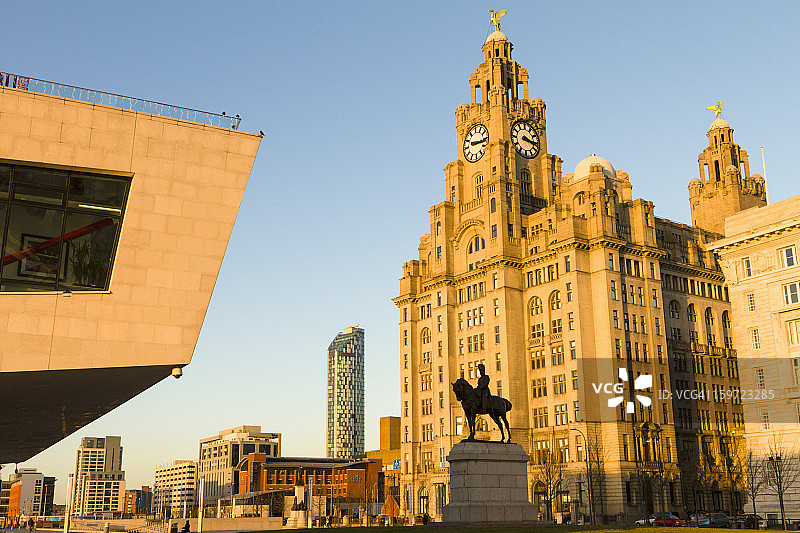 利物浦码头顶的利物大厦图片素材