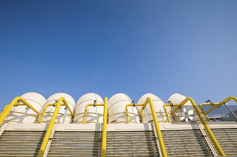 空调系统中的冷却塔图片素材