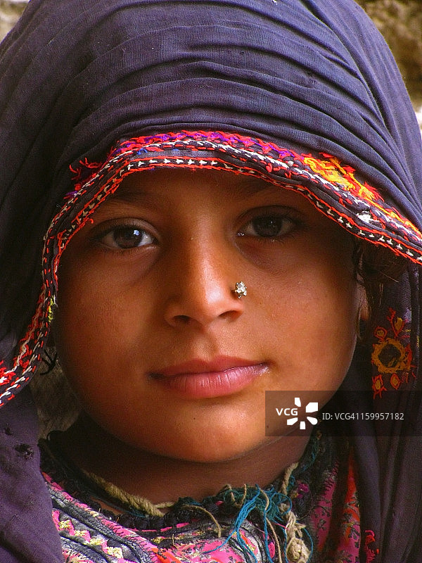 穿传统服饰的小女孩图片素材