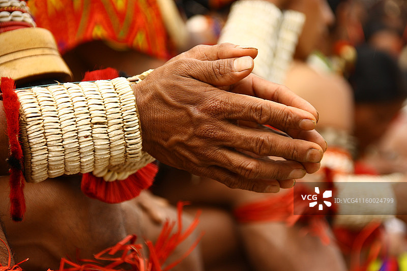 那伽部落族人的手图片素材