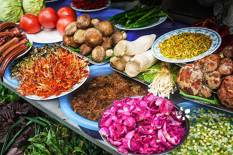 新鲜蔬菜和蘑菇图片素材