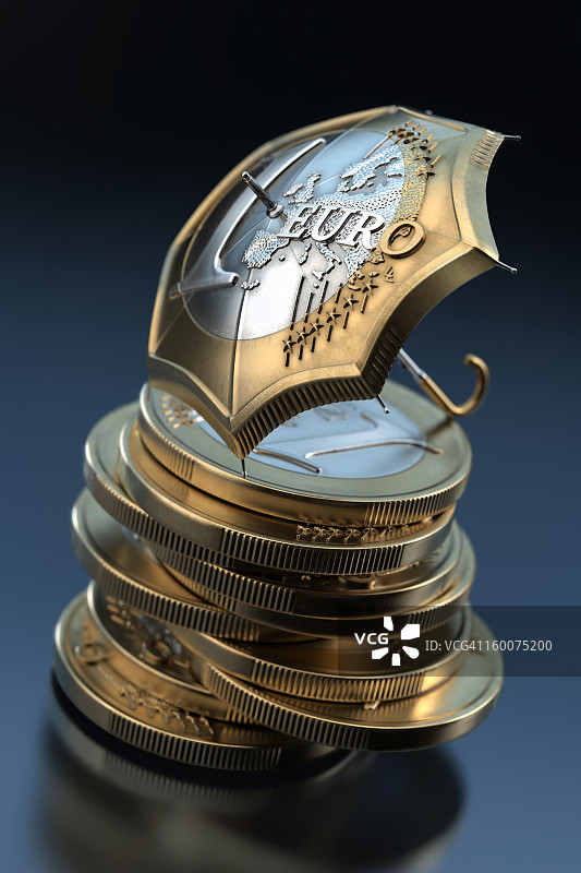 硬币堆上的欧元硬币雨伞图片素材