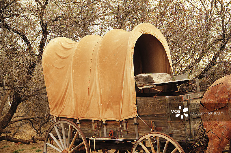 早期拓荒者的蓬车图片素材