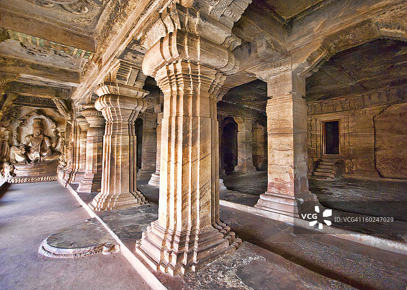 卡纳塔克邦巴达米石窟寺庙3内部图片素材