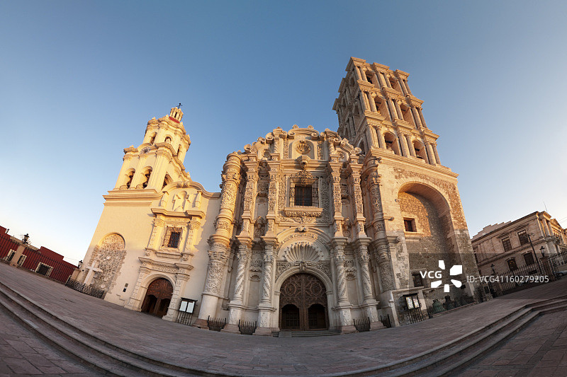 墨西哥萨尔蒂约殖民时期大教堂图片素材