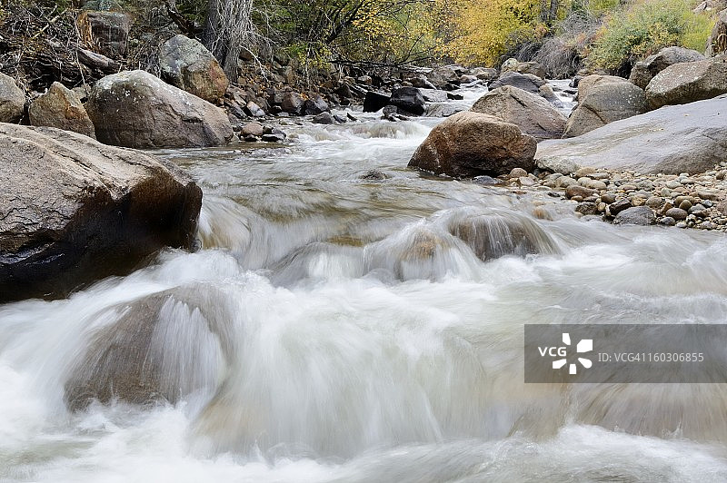 科罗拉多州圣弗兰峡谷的山涧图片素材