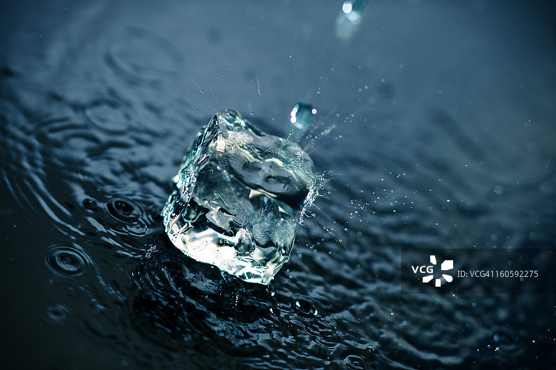 冰面流水景观图片素材