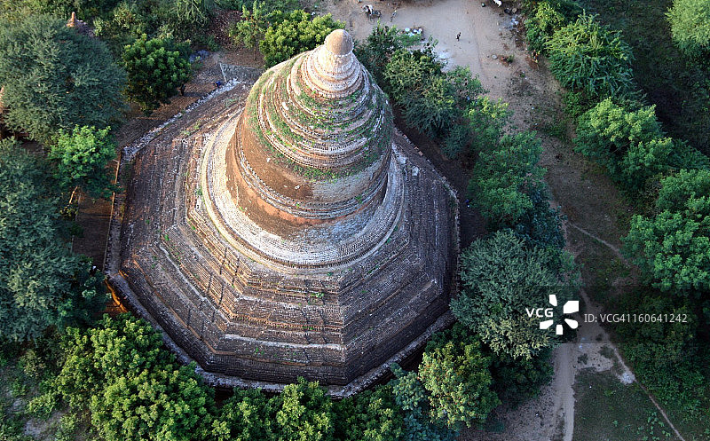 俯瞰蒲甘因哈帕亚佛塔图片素材