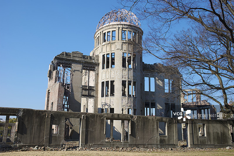 原子弹爆炸圆顶屋图片素材