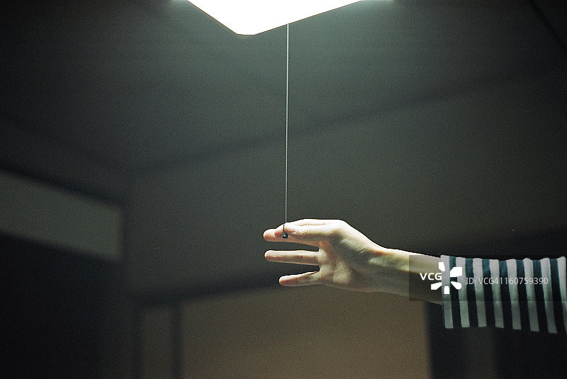 拉动电灯开关图片素材