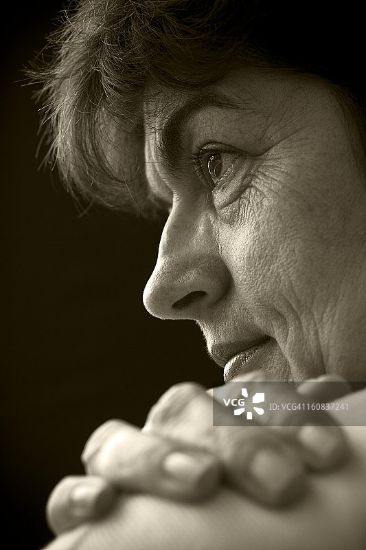 塞尔维亚女性肖像图片素材