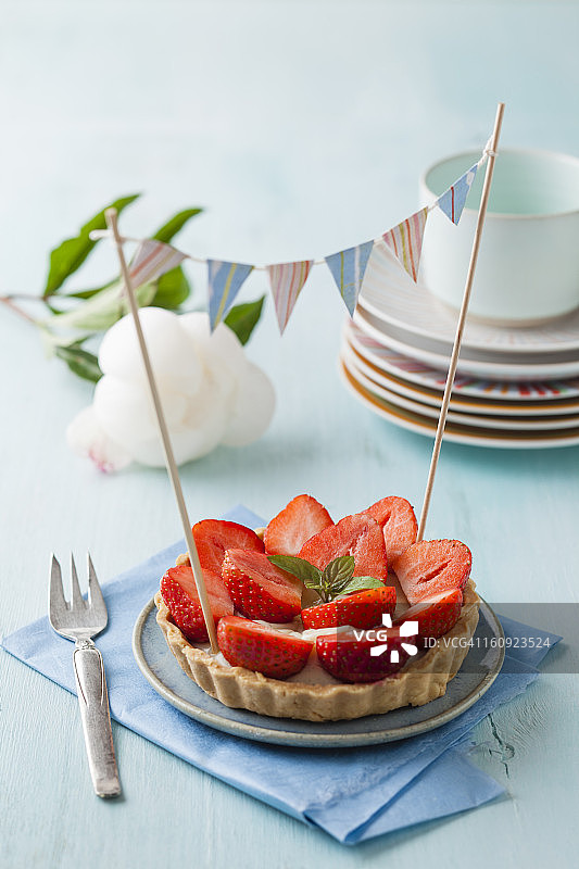 覆盆子挞配香草奶油图片素材
