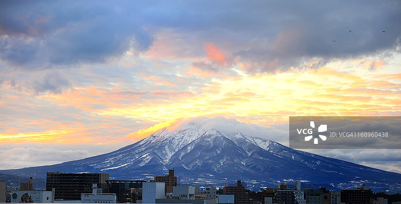 从我的办公室看到的岩木山图片素材
