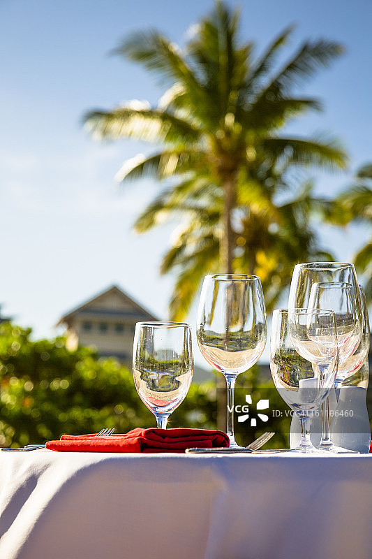海滩浪漫晚餐图片素材