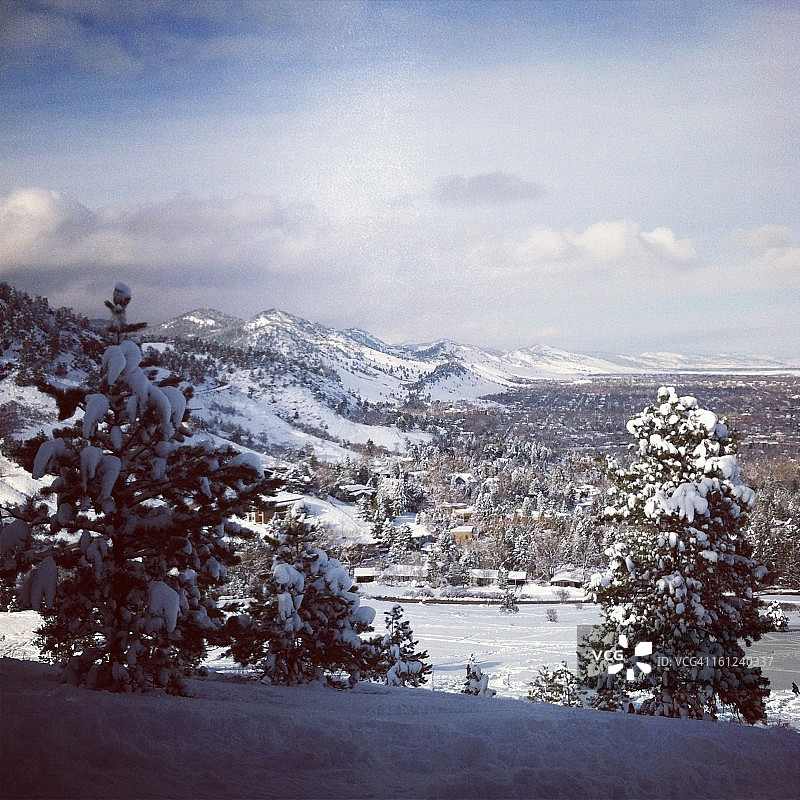 博尔德市的前岭雪景图片素材