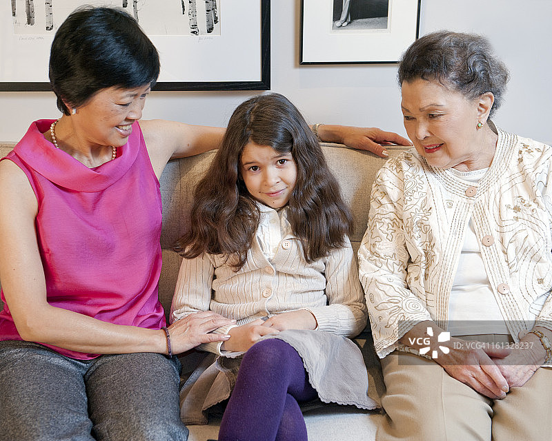 曾祖母、祖母和孙女图片素材