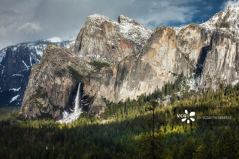 优胜美地美丽的一天的新娘面纱瀑布图片素材