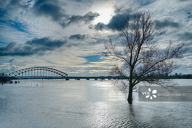 河流中的高潮图片素材