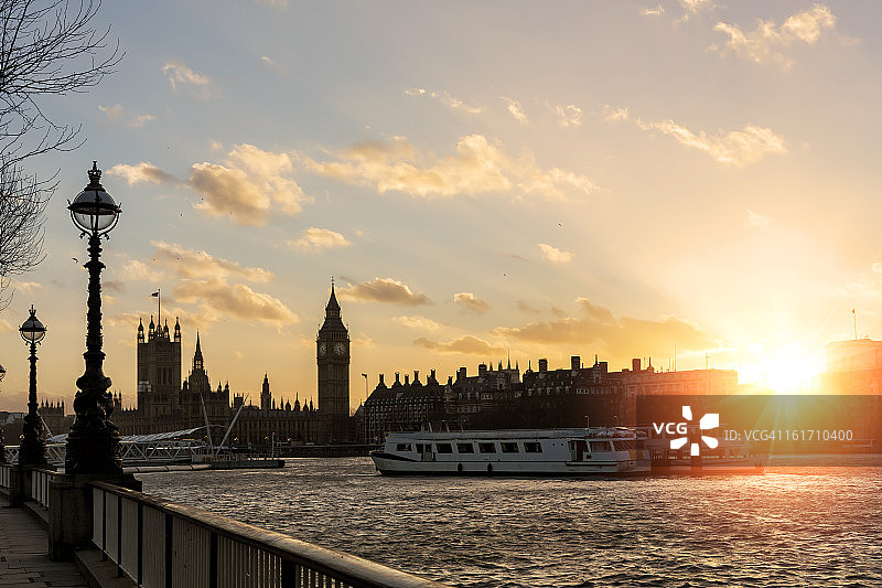 日落下的威斯敏斯特宫图片素材