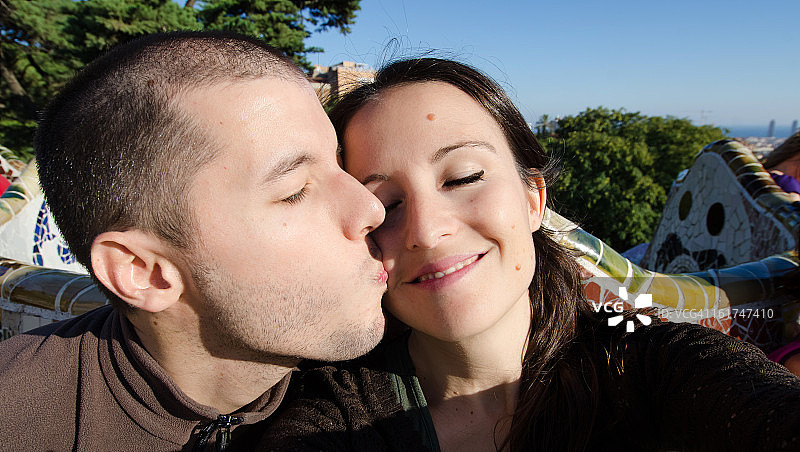 古埃尔公园情侣之吻图片素材