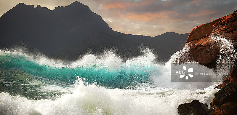 巨浪滔天图片素材