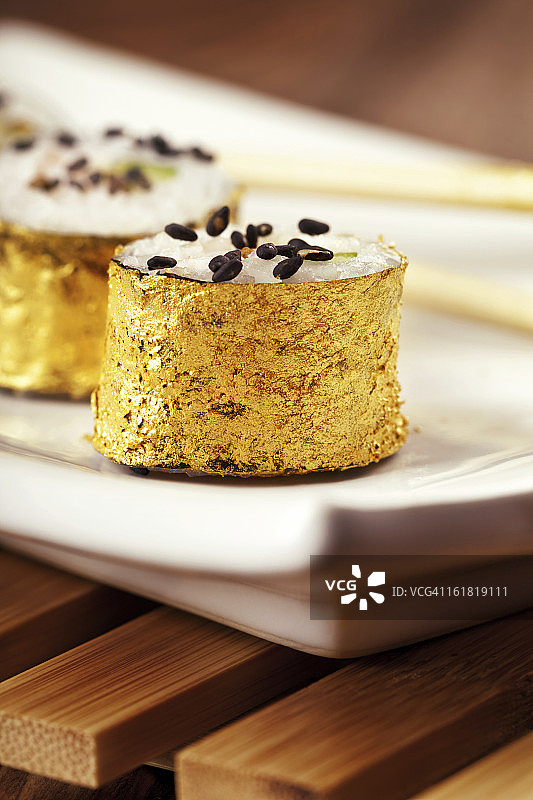 金色日式寿司图片素材