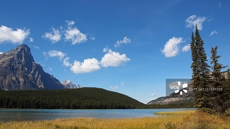 加拿大落基山脉的湖泊图片素材