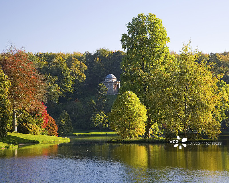 英国威尔特郡斯托海德的秋天图片素材