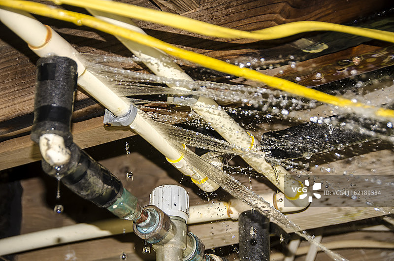 破裂的水管图片素材