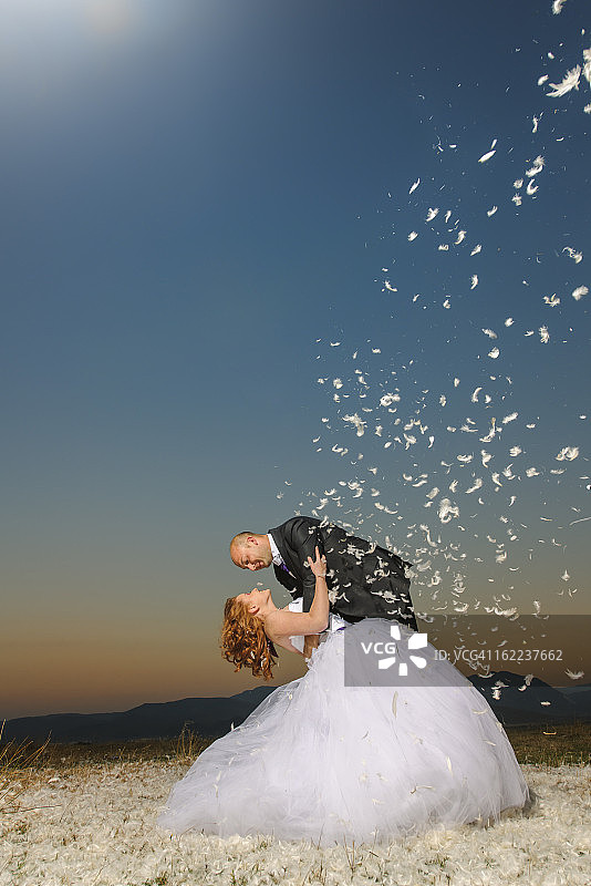 浪漫的新郎图片素材