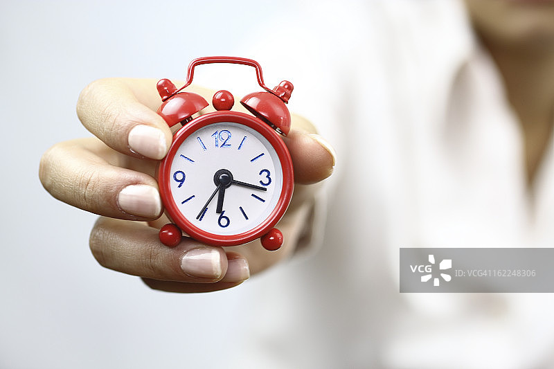 展示红色闹钟图片素材