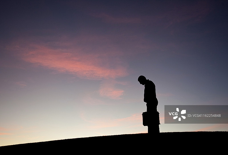 沮丧的商人剪影图片素材