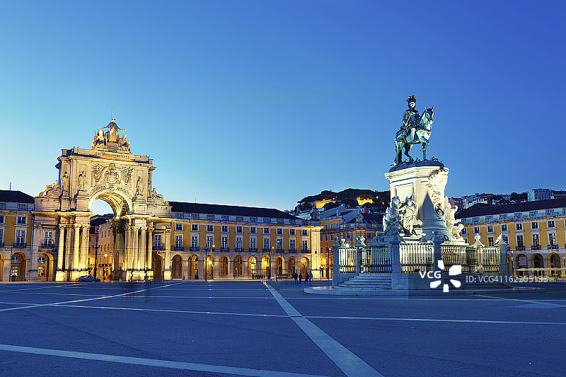 葡萄牙里斯本商业广场的城市大门图片素材