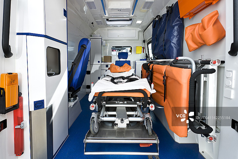 现代救护车内部景观图片素材