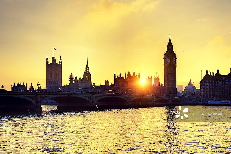 日落下的威斯敏斯特宫图片素材