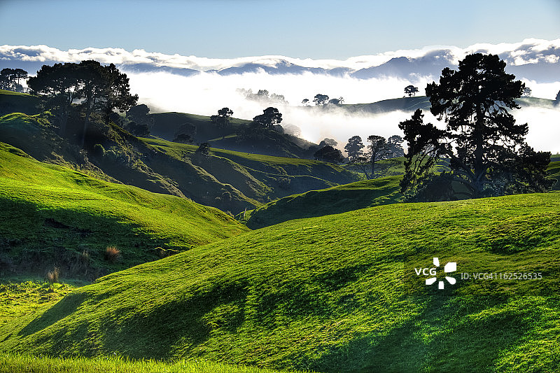绿色山丘乡村风光图片素材