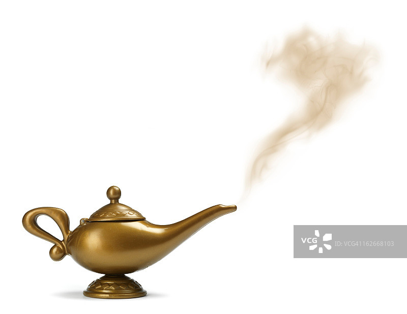 冒着烟雾的金色神灯图片素材