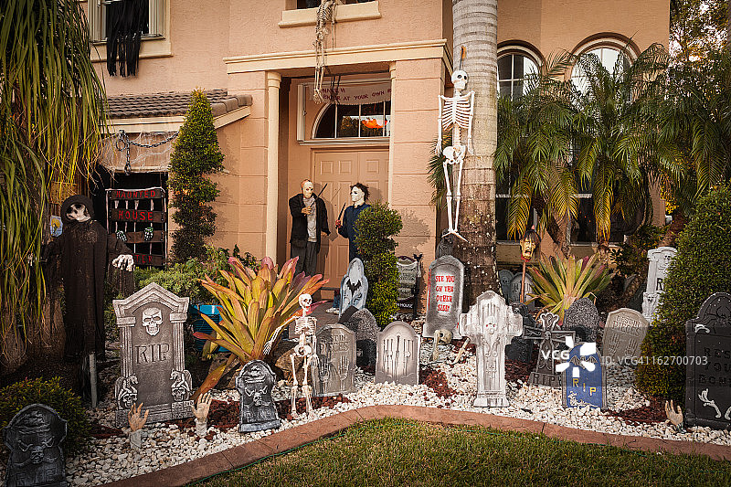 带有万圣节装饰的房屋图片素材