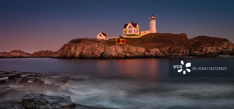 节日期间的纳布尔灯塔图片素材