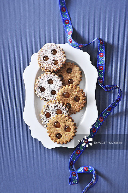 盘子里的林茨甜点图片素材