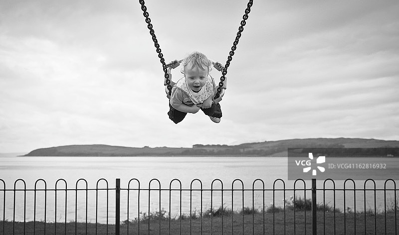 海边秋千公园图片素材