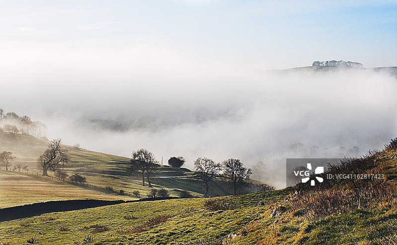 雾天顶天景观景观图片素材