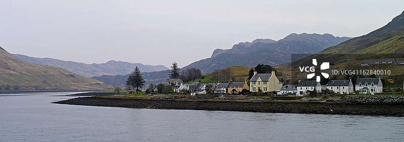 金泰尔多尼村和长湖图片素材