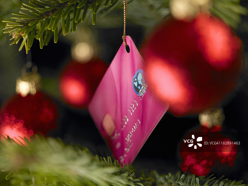 带有圣诞树装饰的信用卡图片素材