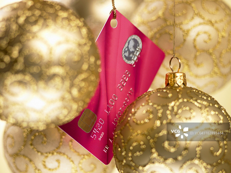 带有圣诞树装饰的信用卡图片素材