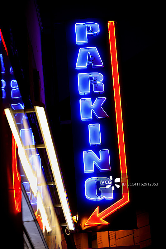 停车场霓虹灯标志图片素材