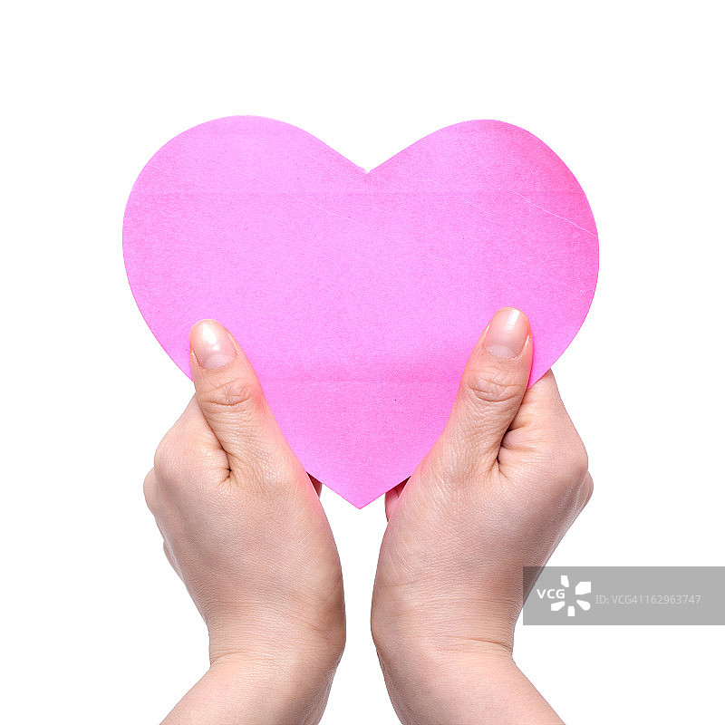 女人手拿粉色爱心（白色背景）图片素材