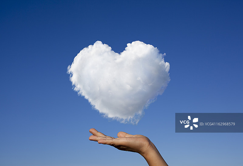 手上的云心图片素材