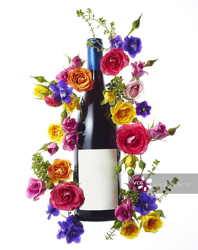 红酒瓶与鲜花图片素材