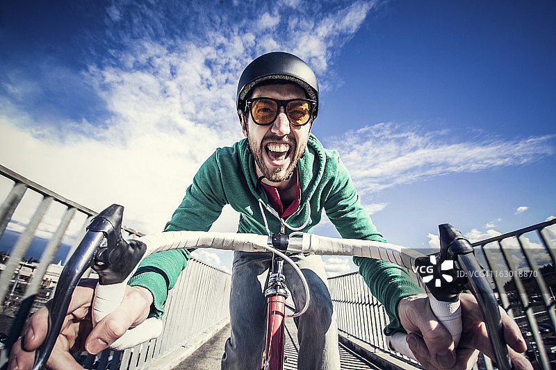 城市自行车通勤者图片素材